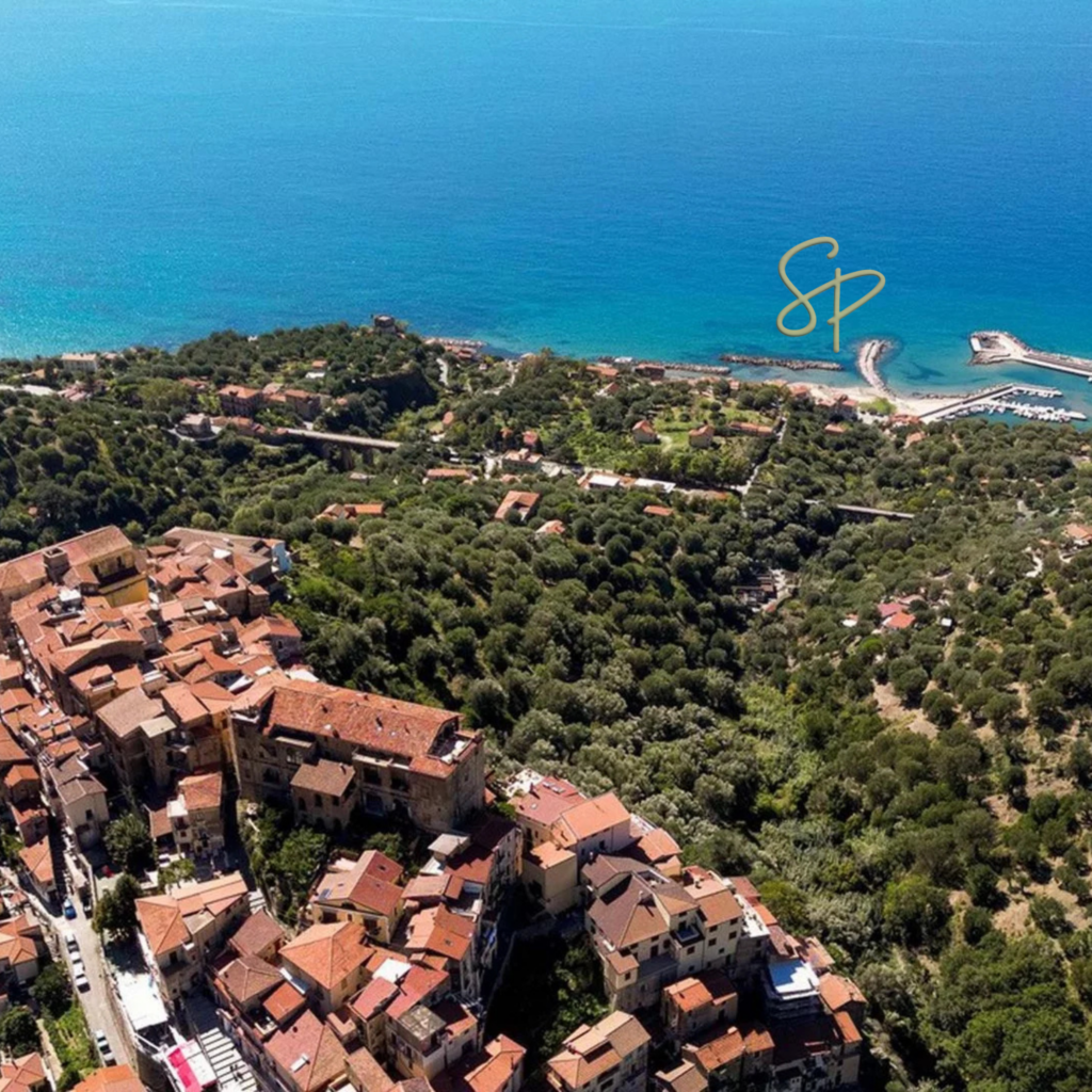 Tazzina di caffè in ceramica vietrese a Vietri sul Mare